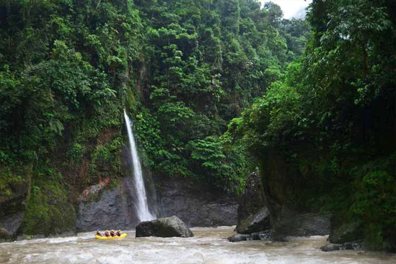 Tortuguero Tour & Pacuare River Rafting 5 Days
